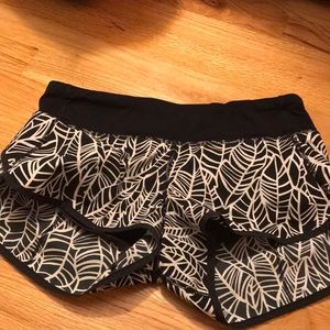 LULULEMON SHORTS SIZE 6 MUST GO!